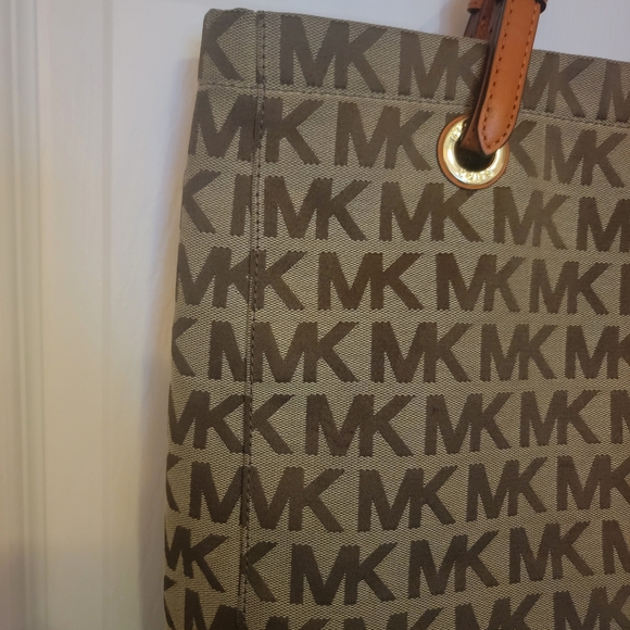 Pre-loved Micheal Kors Signature Tote with Orange leather straps. - Picture 12 of 15